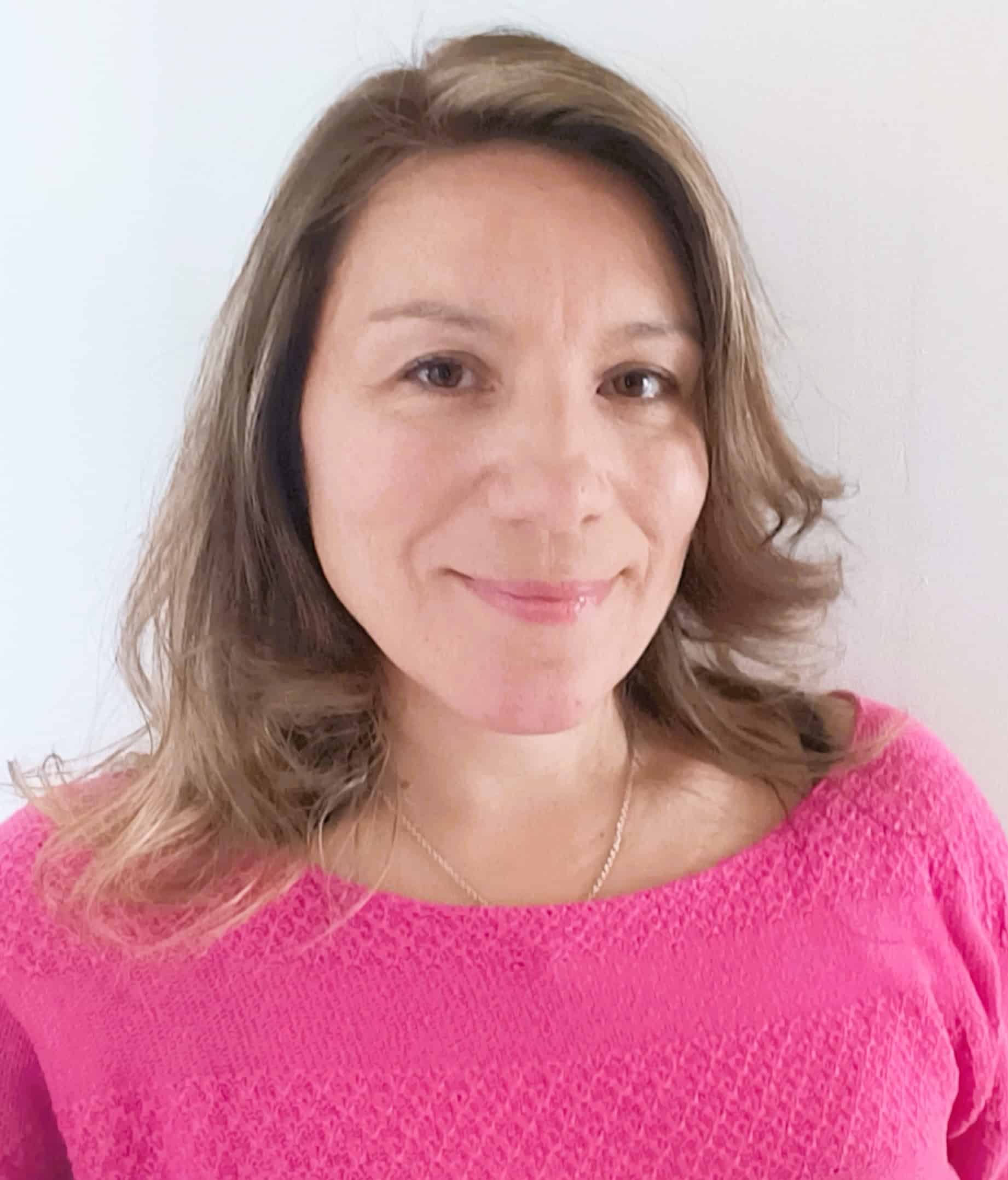 Portrait extérieur de Vanessa Martinet, psychologue clinicienne et psychothérapeute à Mandelieu-La Napoule